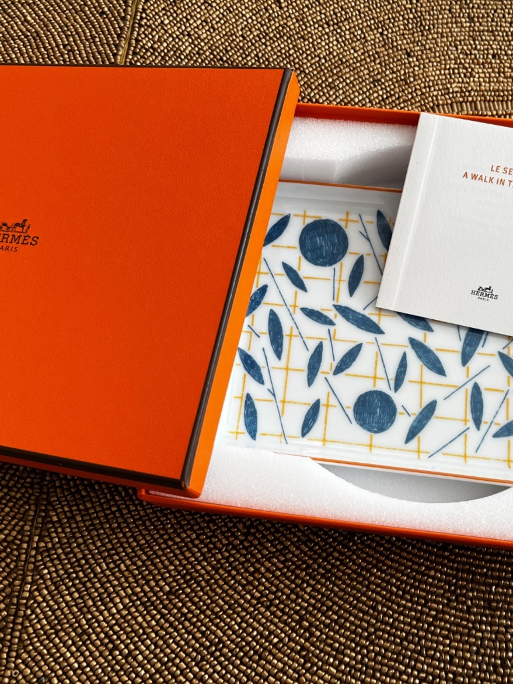 EXCELLENT HERMES "A Walk in the Garden" Porcelain sushi tray